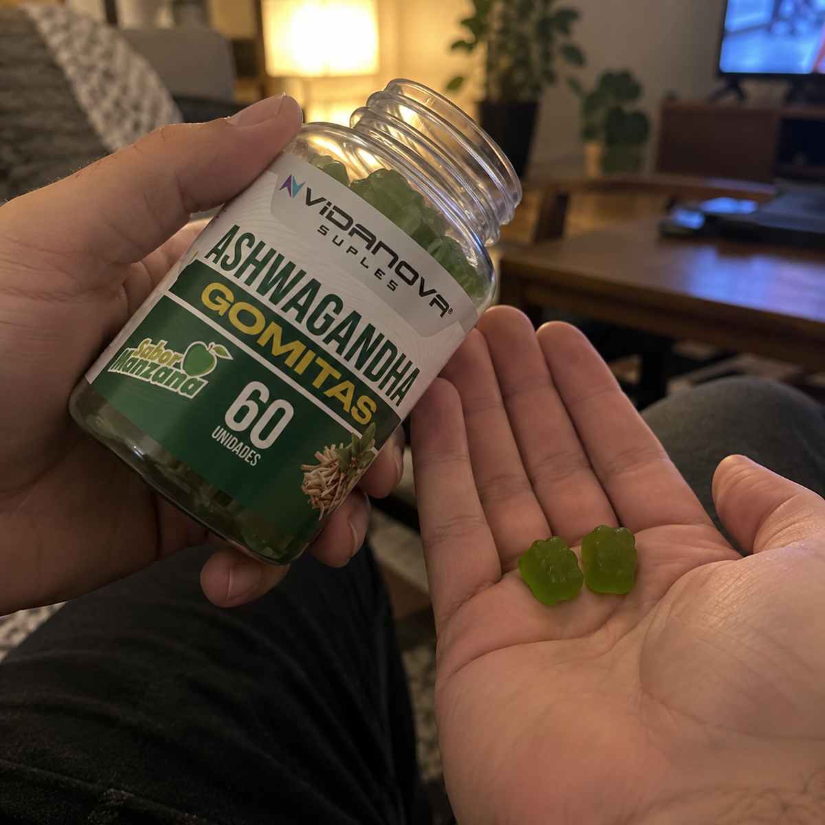 Escena publicitaria de uso de Ashwagandha Gomitas