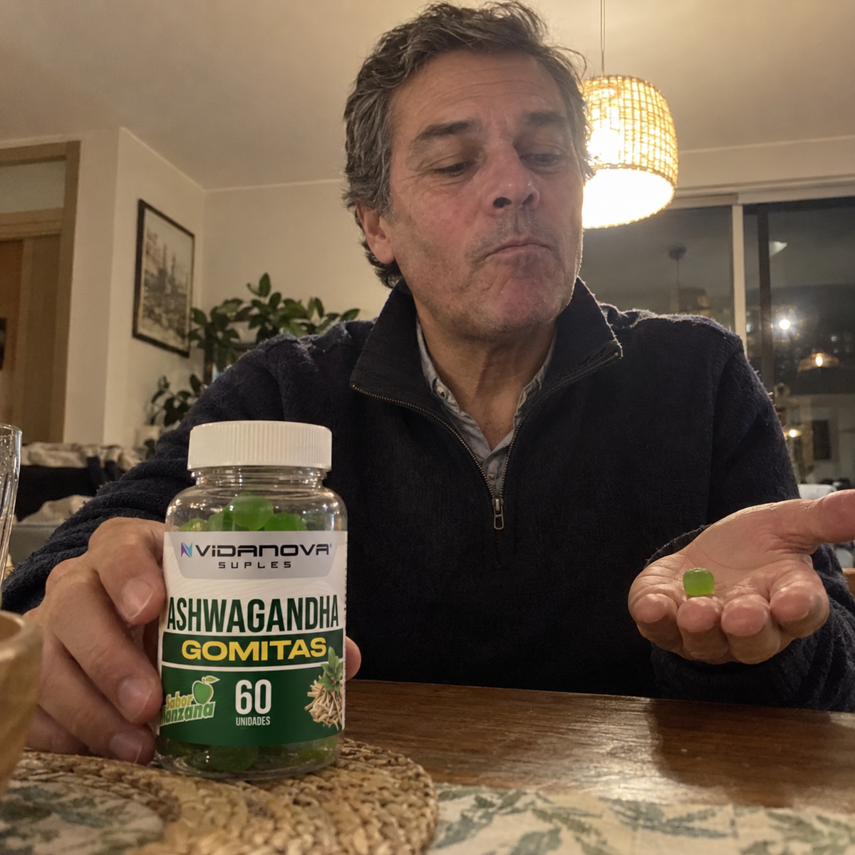 Escena publicitaria de uso de Ashwagandha Gomitas