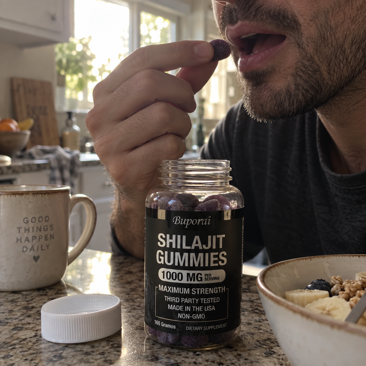 Escena publicitaria de uso de Shilajit Gummies