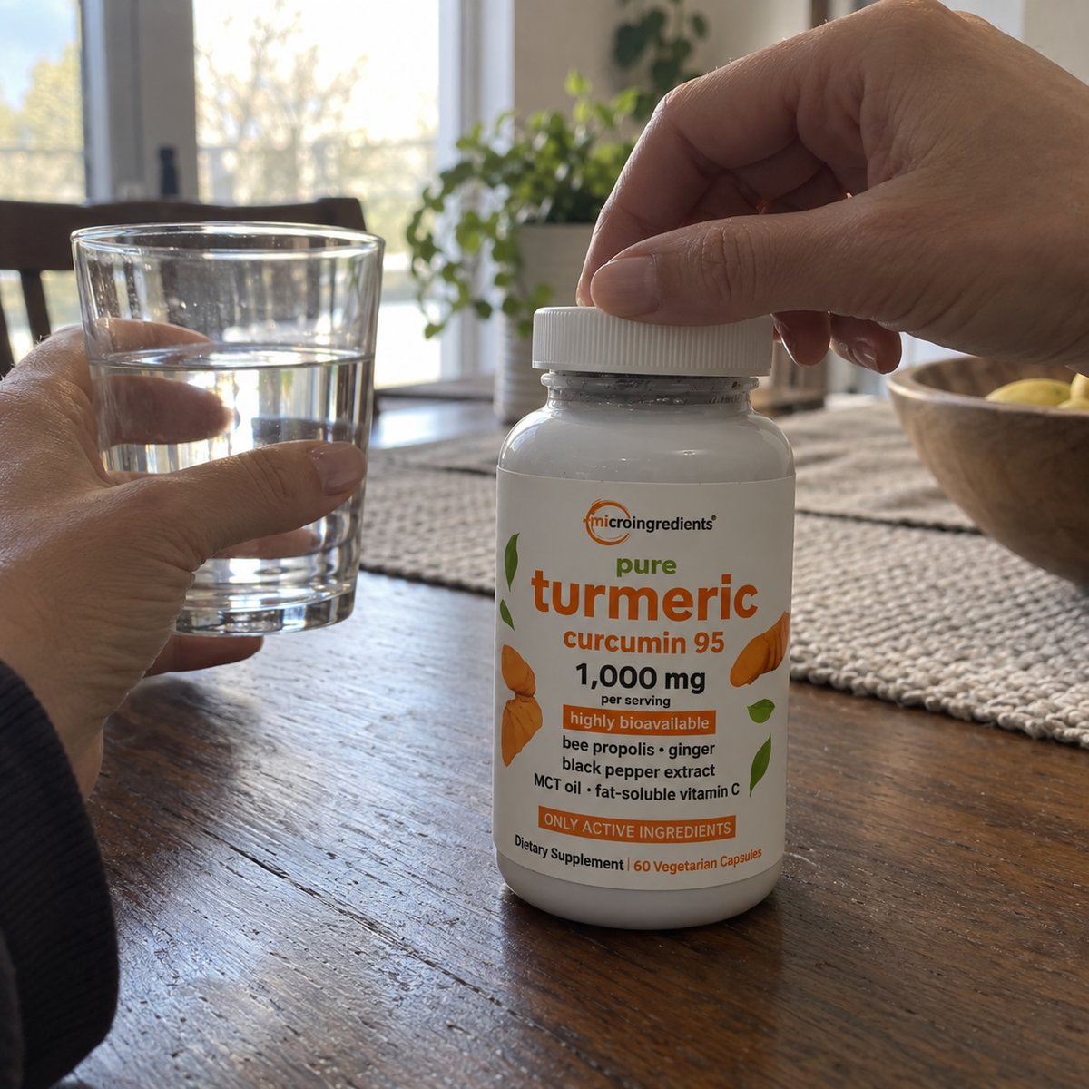 Pure Turmeric — escena publicitaria ugc-04; no foto de comprador